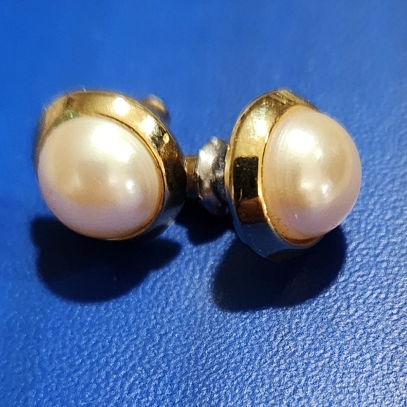 RICHELIEU Faux Pearl Stud Earrings - Picture 1 of 11